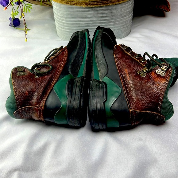 Eddie Bauer Thinsulate thermal insulation boots for men . It is waterproof . - Picture 7 of 9